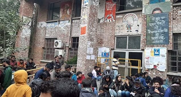 جماعت نے کیا جے این یو تشدد کی اعلیٰ تحقیقات کا مطالبہ، ویلیفیئر پارٹی آف انڈیا نے مانگا وزیر داخلہ امت شاہ کا استعفیٰ