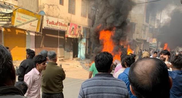 دہلی تشدد: کیجریوال نے کہا کہ گراؤنڈ پر پولیس کی تعداد بہت کم، ان کے پاس فسادیوں کے خلاف کارروائی کرنے کی طاقت نہیں