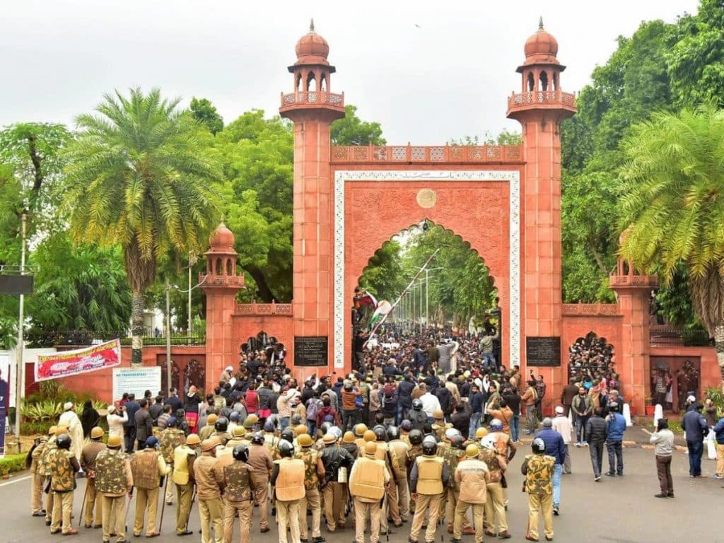 اے ایم یو تشدد: طلبہ یونین کے صدر سمیت 26 لوگوں کے خلاف کیس درج
