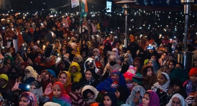 کیا واقعی مسلم عورتیں پہلی بار سڑکوں پر اتری ہیں؟