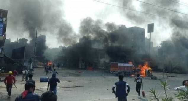 دہلی تشدد: مرنے والوں کی تعداد 13 تک پہنچ گئی، متاثرہ علاقوں میں کرفیو نافذ، دیکھتے ہی گولی مارنے کے احکامات جاری