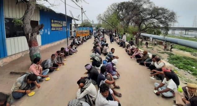 لاک ڈاؤن کے دوران آسام-بنگال بارڈر پر تقریباً 700 افراد پھنسے