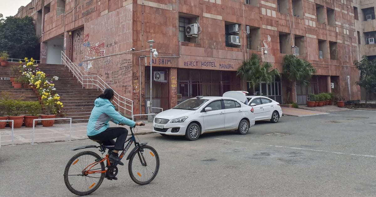 دہلی یونی ورسٹی نے عدالت کو بتایا کہ وہ 15 اگست کے بعد گریجویشن کے آخری سال کے طلبا کے لیے ’’اوپن بک‘‘ امتحانات کا انعقاد کرے گی