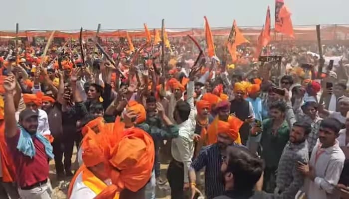 اتر پردیش میں کرنی سینا کی کھلی غنڈہ گردی، ریلی میں کھلے عام تلواریں لہرائی گئیں