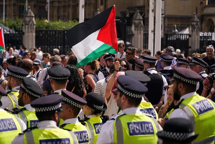 لندن میں فلسطین ایکشن کی حمایت میں احتجاج کرنے والے 150 سے زائد افراد گرفتار